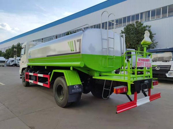 程力二手灑水車：質(zhì)優(yōu)價廉，無可比擬
