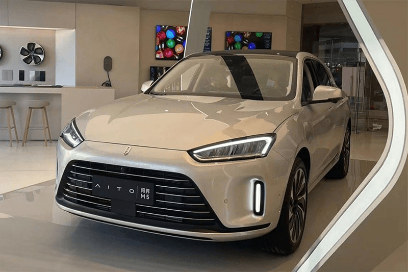 理想 L9、問界 M5、蔚來 ES8 大比拼，誰更值得買？
